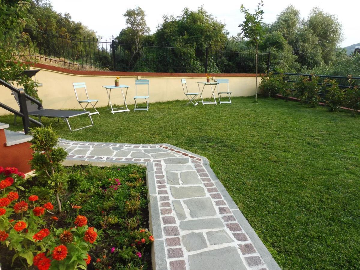 Helianthos Villa - Apartment No1 Palaiontsiflikion Luaran gambar