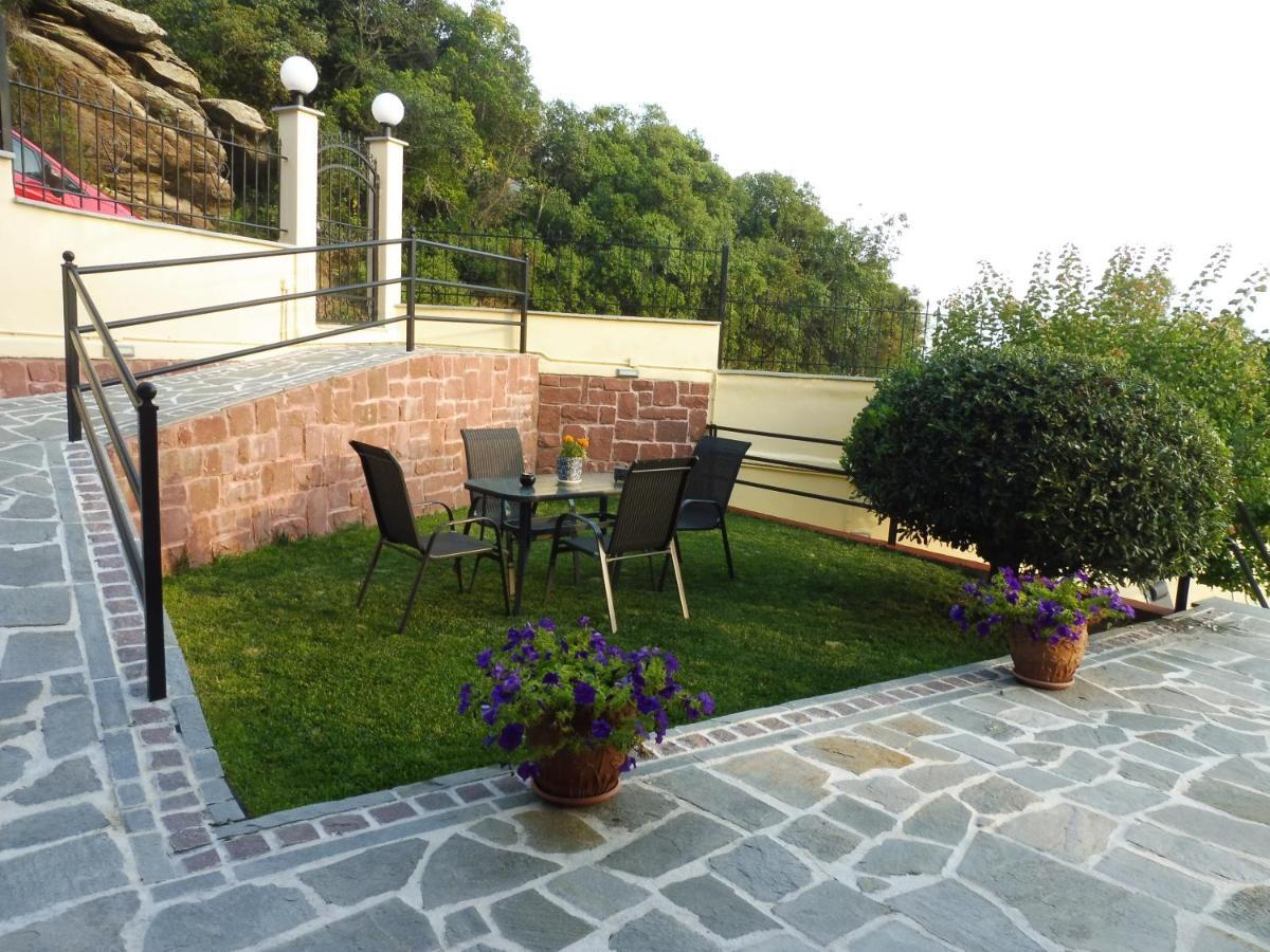 Helianthos Villa - Apartment No1 Palaiontsiflikion Luaran gambar